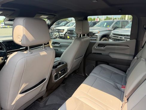 Used 2022 GMC Sierra 1500 SLT w/ SLT Premium Package AWD/4WD image 5
