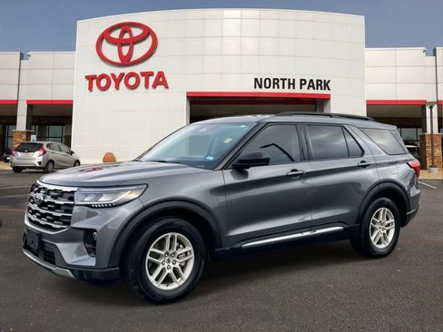 Used 2025 Ford Explorer Active w/ Active Comfort Package image 1