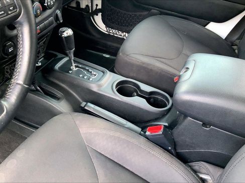 Used 2017 Jeep Wrangler Unlimited Sport w/ Connectivity Group AWD/4WD image 14