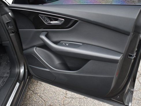 Used 2019 Audi Q8 Premium Plus AWD/4WD image 40
