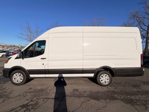 Used 2022 Ford E-Transit 148 High Roof Extended image 5