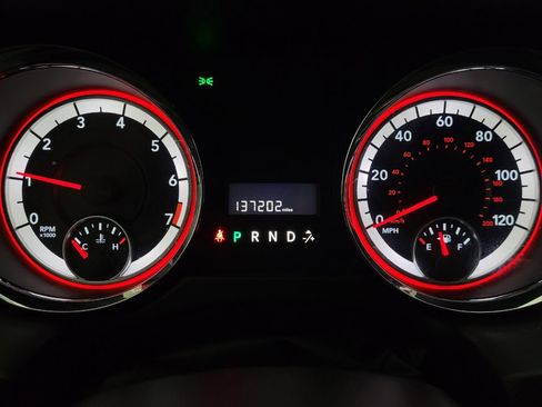 Used 2017 Dodge Grand Caravan SXT FWD image 23