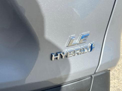 Used 2022 Toyota RAV4 LE AWD/4WD image 21