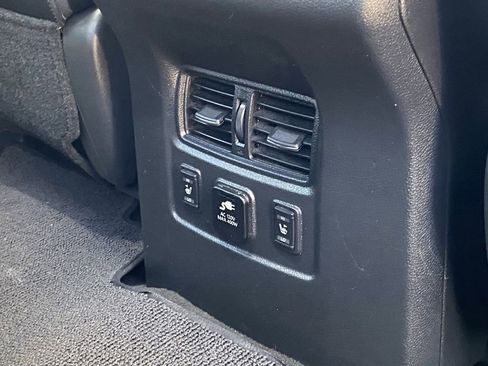 Used 2018 Nissan Titan PRO-4X w/ Pro-4x Convenience Package image 16