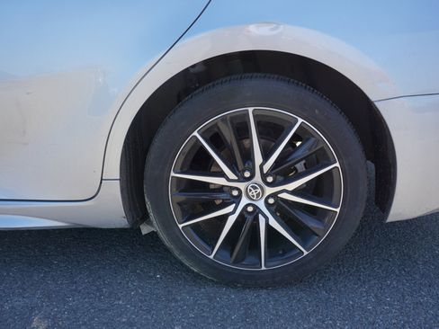 Used 2023 Toyota Camry SE image 6