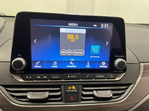 Used 2025 Nissan Altima 2.5 SV FWD image 39