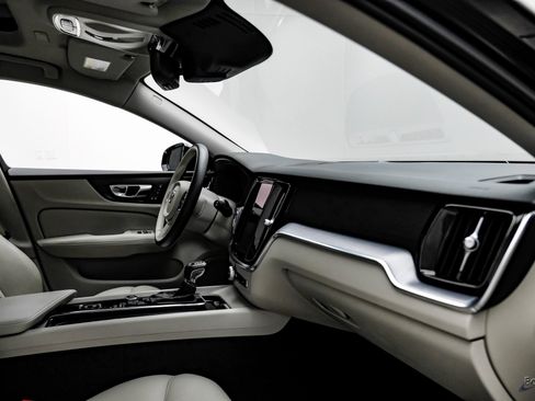 Used 2020 Volvo V60 T5 Momentum w/ Protection Package Premier image 42