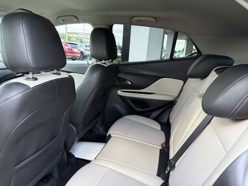 Used 2021 Buick Encore Preferred AWD/4WD image 13