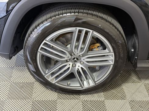Used 2025 Mercedes-Benz GLS 450 4MATIC image 12