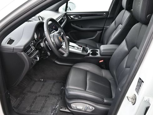 Certified 2023 Porsche Macan AWD/4WD image 10