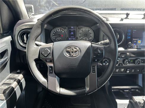 Used 2018 Toyota Tacoma TRD Off-Road w/ Technology Package image 19