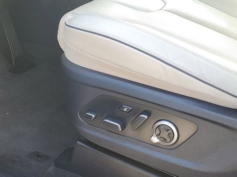 Used 2024 Hyundai Palisade Calligraphy image 12