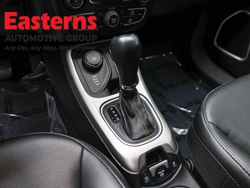 Used 2020 Jeep Compass Latitude w/ Popular Equipment Group AWD/4WD image 13