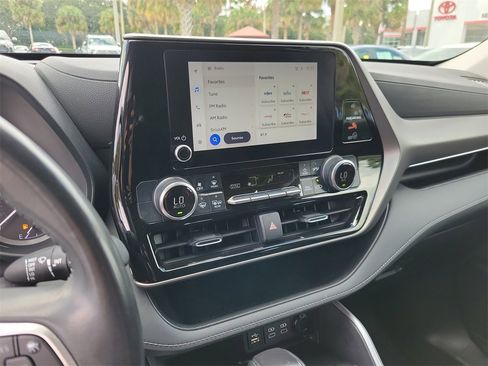 Used 2023 Toyota Highlander LE image 24