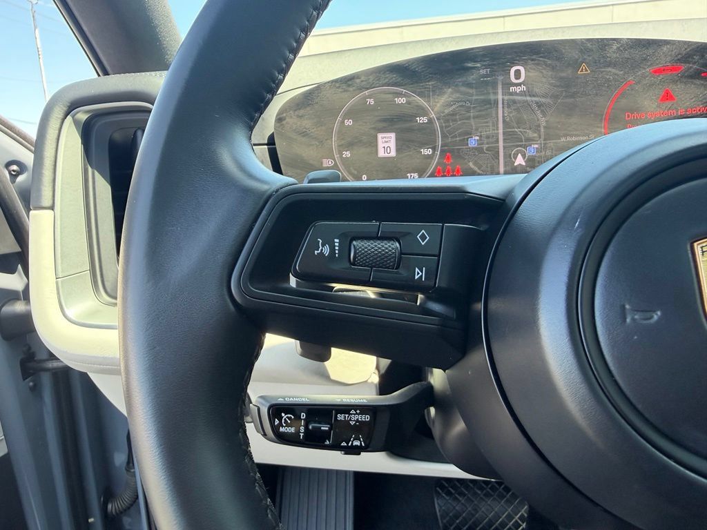 Used 2024 Porsche Cayenne Coupe AWD/4WD image 28