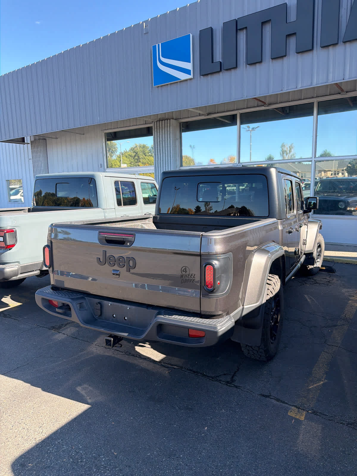 Used 2023 Jeep Gladiator Sport AWD/4WD image 8