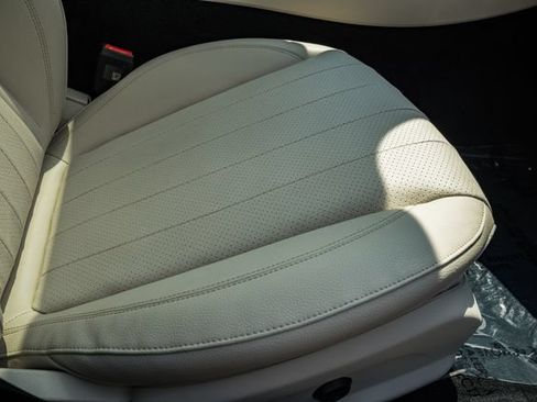 Used 2023 Mercedes-Benz E 350 4MATIC Sedan image 33
