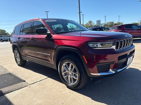 New 2025 Jeep Grand Cherokee L Laredo image 8