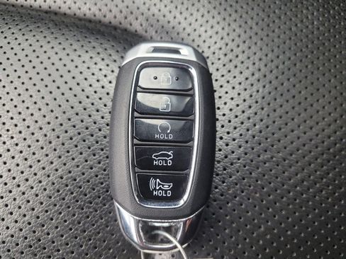 Used 2023 Hyundai Elantra Limited image 32