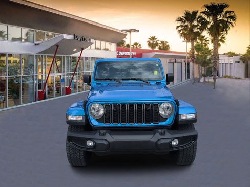 Certified 2025 Jeep Gladiator Mojave AWD/4WD image 8
