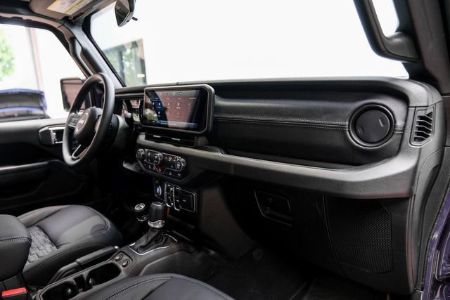 Used 2026 Jeep Gladiator Sport AWD/4WD image 17