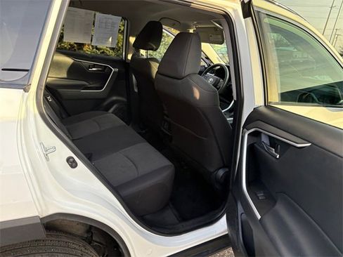 Used 2022 Toyota RAV4 XLE image 20