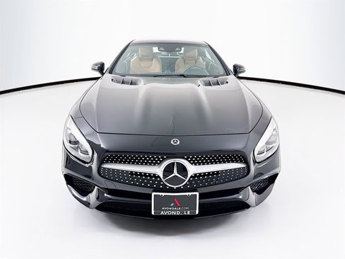 Used 2020 Mercedes-Benz SL 550 image 2