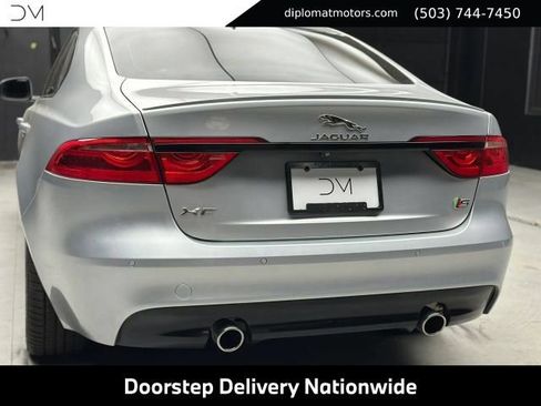 Used 2018 Jaguar XF S RWD image 16