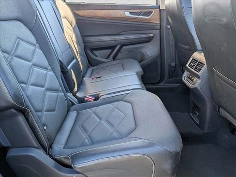 Used 2024 Volkswagen Atlas SE image 17