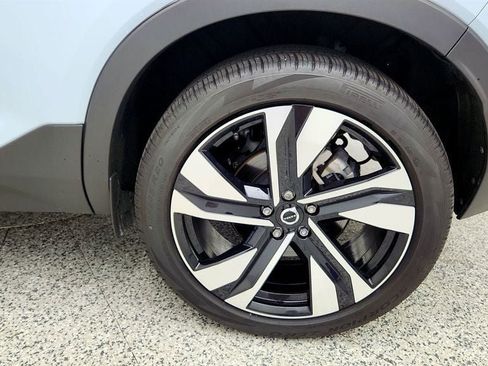 Used 2024 Volvo XC40 B5 Plus w/ Protection Package Premier AWD/4WD image 9