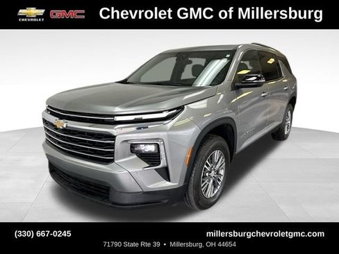 Used 2025 Chevrolet Traverse LT FWD image 5
