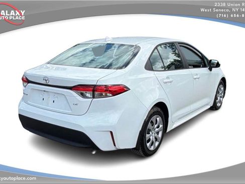 Used 2023 Toyota Corolla LE FWD image 5