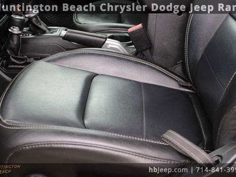 Used 2022 Jeep Wrangler Unlimited Sahara image 37