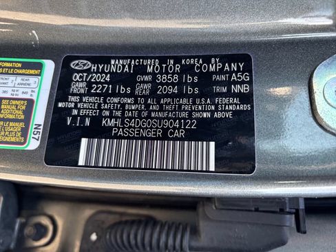 Used 2025 Hyundai Elantra SEL FWD image 30