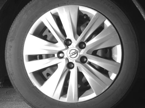 Used 2025 Nissan Sentra S FWD image 13