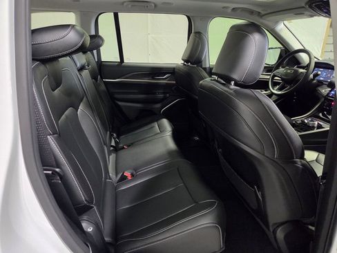 Certified 2023 Jeep Grand Cherokee Limited image 17