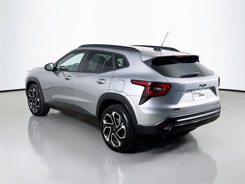 Used 2025 Chevrolet Trax RS w/ Driver Confidence Package image 7