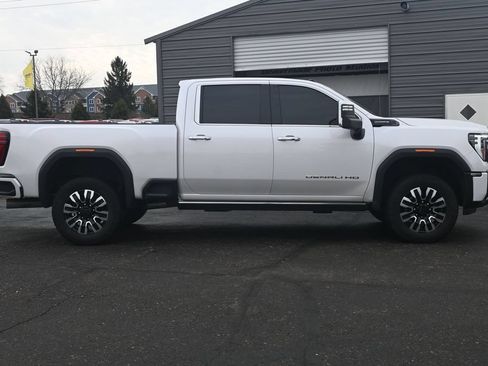 Used 2024 GMC Sierra 3500 Denali Ultimate AWD/4WD image 4