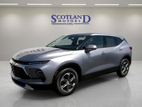 Used 2025 Chevrolet Blazer LT image 2