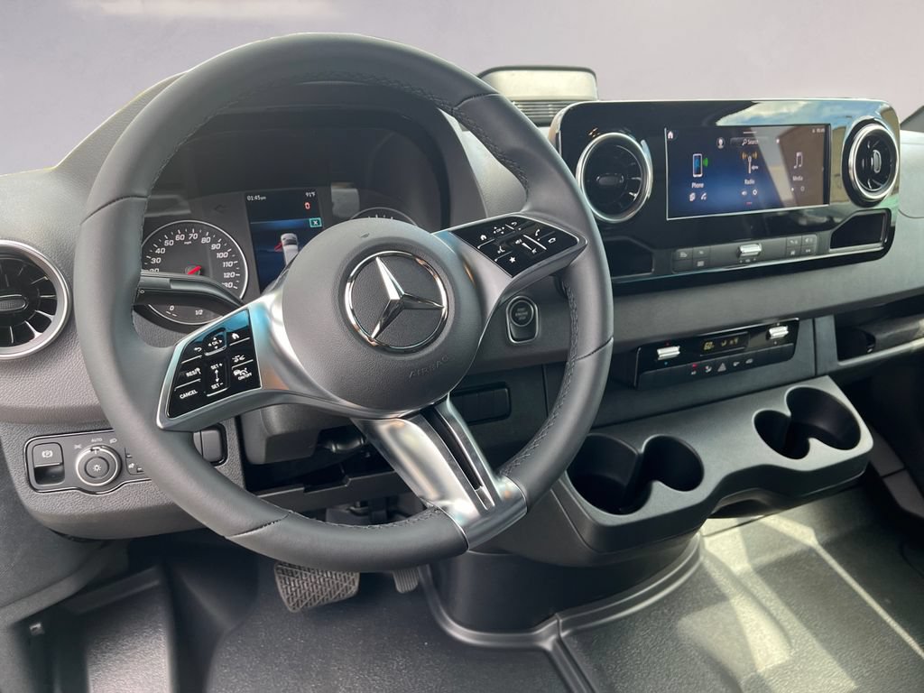 Used 2025 Mercedes-Benz Sprinter 2500 image 8