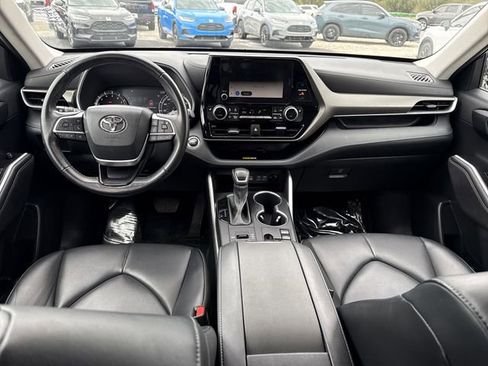 Used 2023 Toyota Highlander XLE image 24