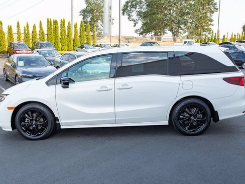 Certified 2024 Honda Odyssey Sport image 8