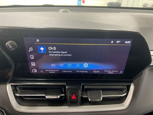 Used 2025 Chevrolet TrailBlazer LT AWD/4WD image 13