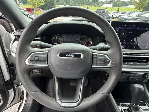 Used 2024 Jeep Compass Latitude AWD/4WD image 26