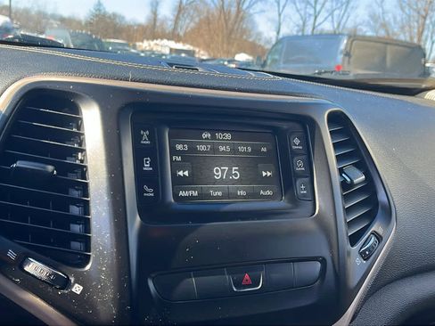 Used 2014 Jeep Cherokee Latitude w/ Cold Weather Group image 17