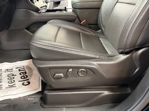 Used 2025 GMC Yukon Denali AWD/4WD image 10