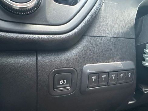 Used 2024 GMC Sierra 2500 Pro w/ Convenience Package AWD/4WD image 15