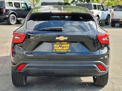 Used 2024 Chevrolet Trax LS FWD image 5