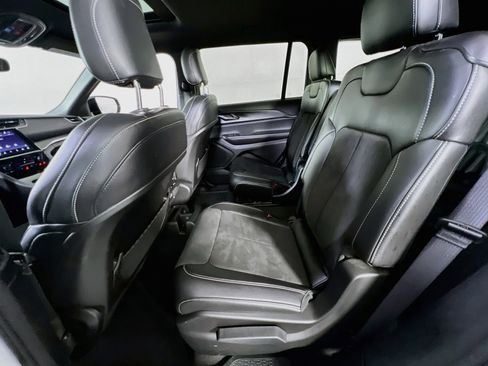 Used 2023 Jeep Grand Cherokee L Laredo AWD/4WD image 24