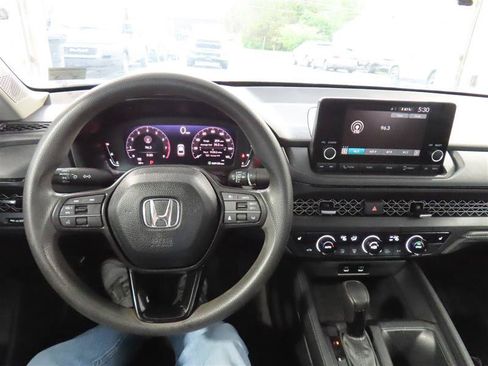 Used 2025 Honda Accord SE image 15
